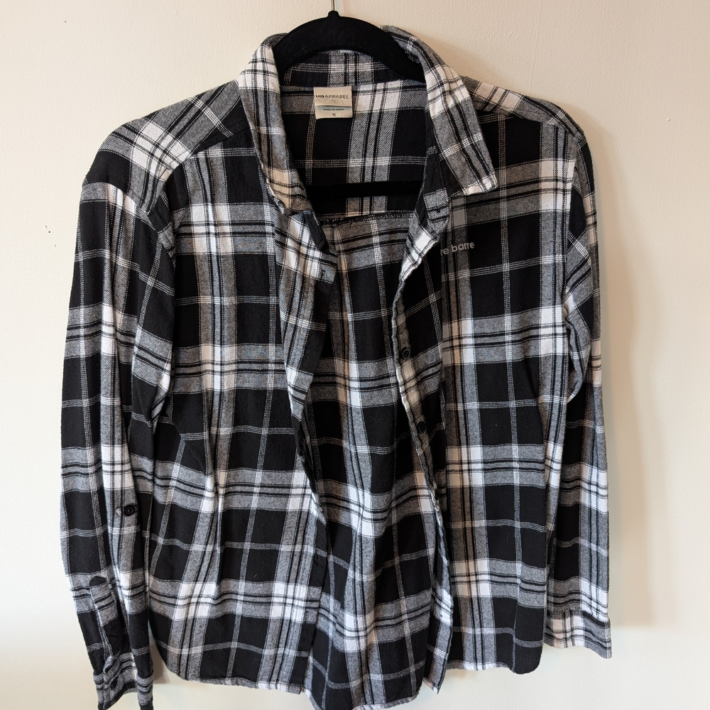 Pure Barre Black and White Plaid Button-Up Shirt